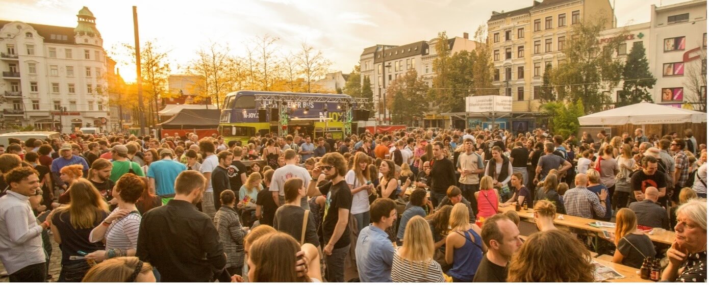 Atmosphäre auf dem Spielbudenplatz während des Reeperbahn Festivals