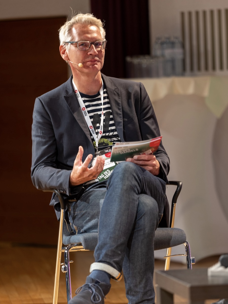 Einzelhandelsexperte Mathias Sander bei einer Podiumsdiskussion